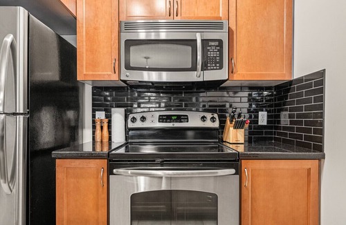 Invermere Apartment | Lakeside Memories | Pool | Hot Tub | Central