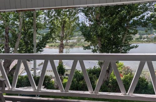Williams Lake Hotel | Lakeside Motel