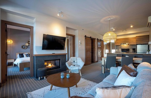 Lac Superieur Village Condo | Lakeside Suite with Mountain View & Resort