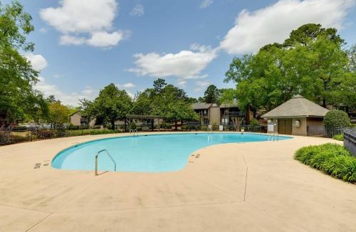 Pinehurst House | Lakeview Condo w/Resort Pool: 2 Miles to Golf!