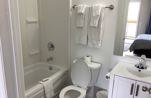 Wawa Hotel | Lakeview Hotel