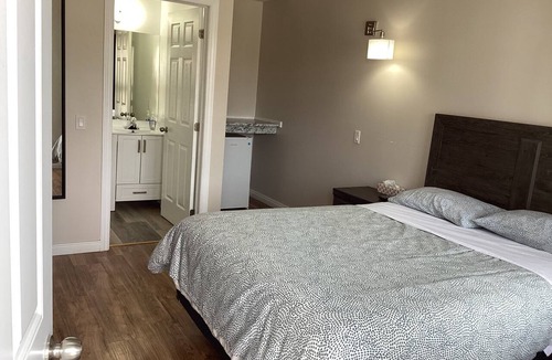 Wawa Hotel | Lakeview Hotel