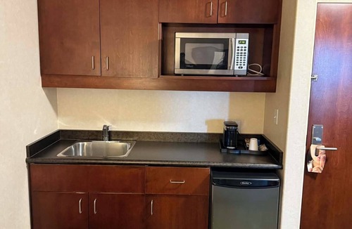 Slave Lake Hotel | Lakeview Inns & Suites - Slave Lake