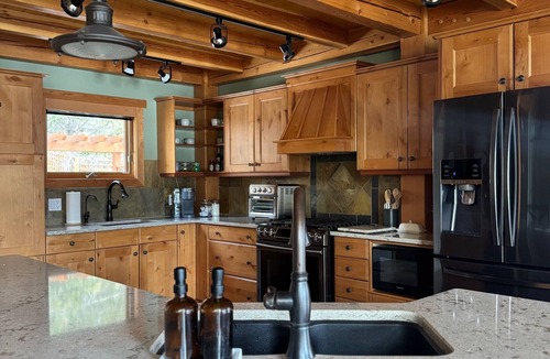 Invermere House | Lakeview Lodge | Beach | Mooring Buoy | Hot Tub