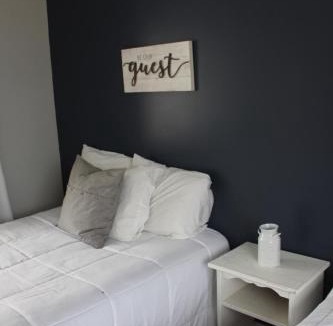 Sauble Beach Hotel | Lakeview Motel and Cottages