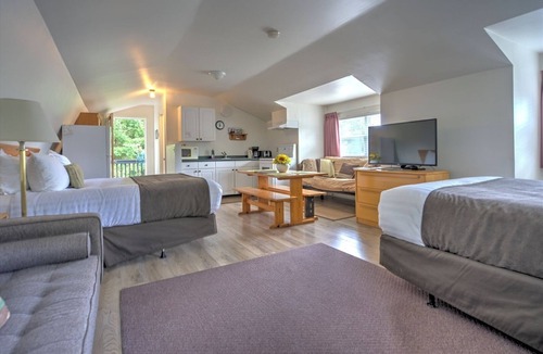 Haliburton Hotel | Lakeview Motel