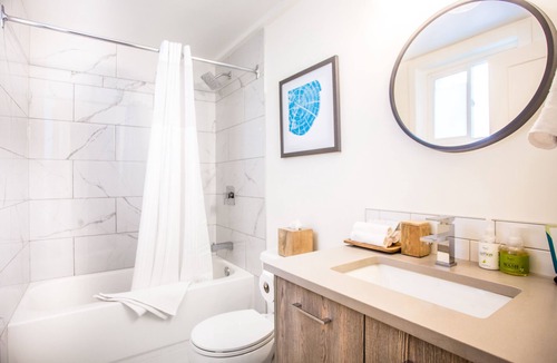 Town Centre Hotel | Lamphouse I Double Queen Room