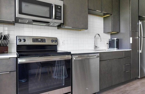 Downtown Apartment | Landing | Amazing Studio, Pool, Courtyard