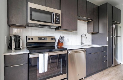 Downtown Apartment | Landing | Amazing Studio, Pool, Yoga Studio
