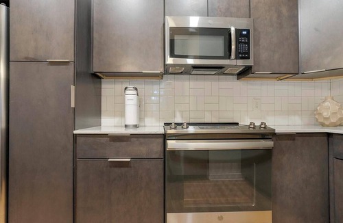 Downtown Apartment | Landing | Beautiful 2BD, Courtyard, Gym