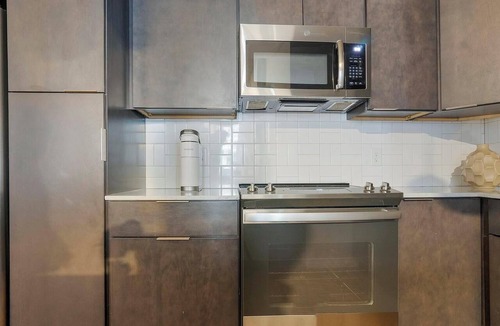 Downtown Apartment | Landing | Beautiful 2BD, Courtyard, Gym
