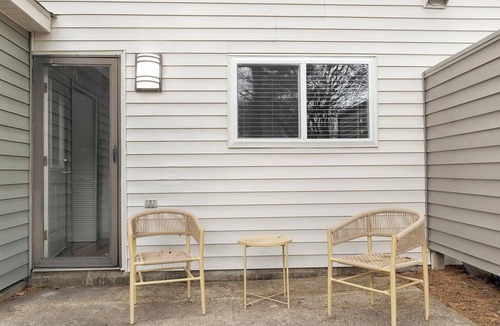 Crabtree Apartment | Landing | Beautiful 2BD, Tennis Court, Clubhouse