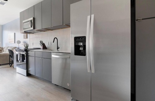 Durham Apartment | Landing | Spectacular 1BD, Gym, Pool