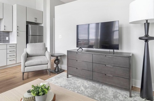Downtown Apartment | Landing | Stunning Studio, Pool, Gym