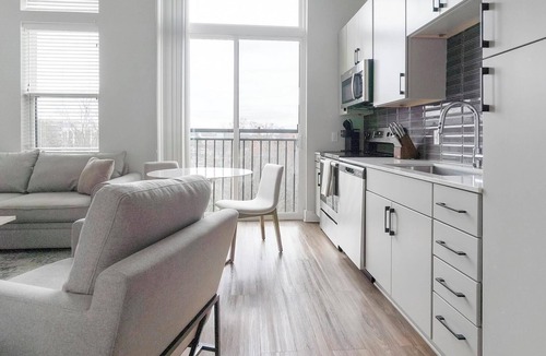 Downtown Apartment | Landing | Stunning Studio, Pool, Gym