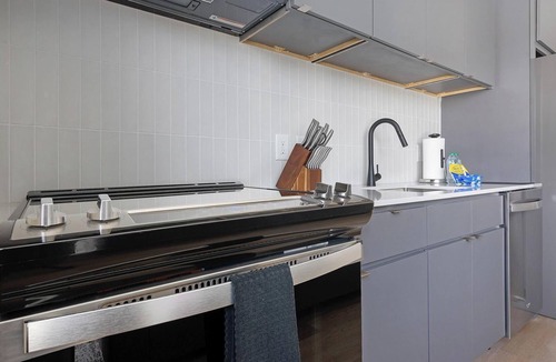 Durham Apartment | Landing | Stylish Studio, Rooftop Lounge, Pool