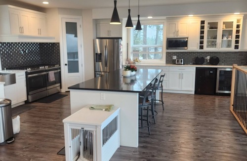 Duncan House | Large 5 bedroom home in DUNCAN overlooking the Valley, Lake and mountains.
