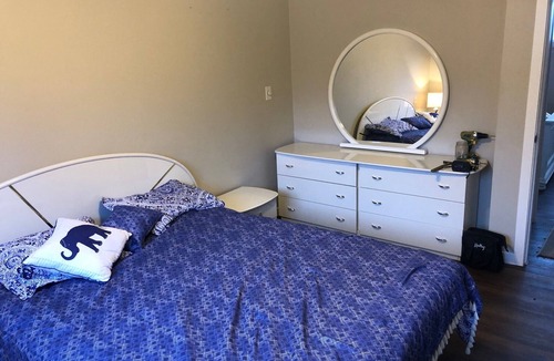 Ellison House | Large 4+ bdrm Home, Pet Friendly Games room kid friendly, 2 Kitchens.