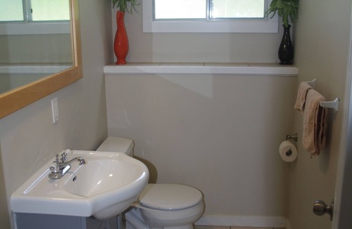 Ellison House | Large 4+ bdrm Home, Pet Friendly Games room kid friendly, 2 Kitchens.