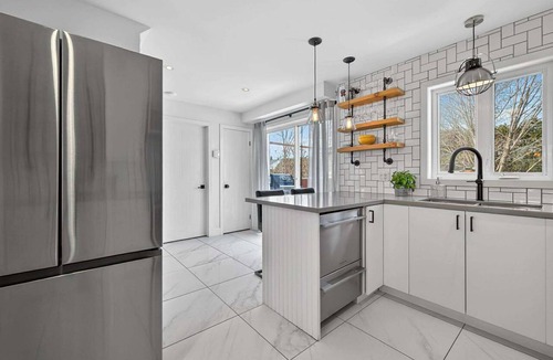 Saint-Mathieu-de-Beloeil House | Large family home with pools, a garden, and a gym – St-Mathieu-de-Beloeil