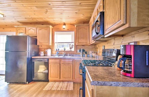 Elizabeth Cottage | Large Cabin w/Deck Overlooking Norfork Lake!