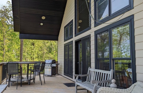 Kingsville Cottage | Large Cottage Overlooking Sunsets & North Bay of Pelee Island