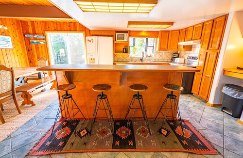 Ucluelet Cottage | Large Group Cabin Retreat w/Hot Tub & 7 Beds