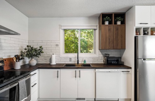 Canyon Meadows House | Large Groups, 11 Beds, Sleeps 19, BBQ, Fenced Yard