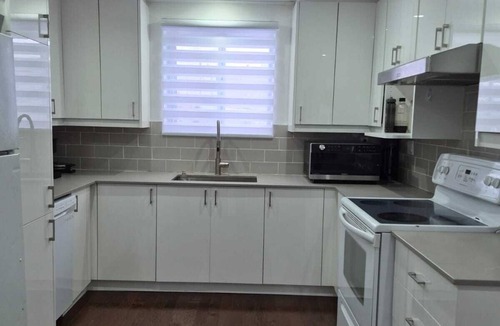 Saint-Laurent Apartment | Large, luxurious apartment in Ville Saint-Laurent