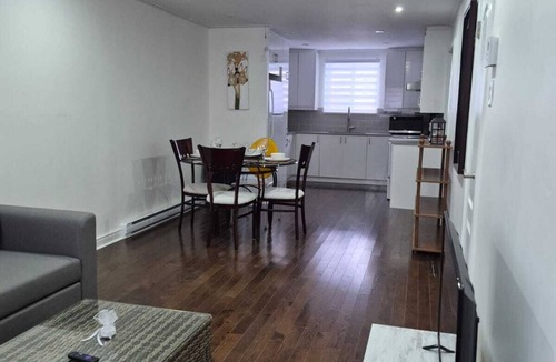 Saint-Laurent Apartment | Large, luxurious apartment in Ville Saint-Laurent