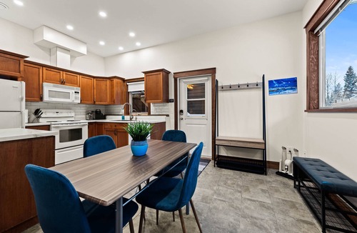 Sun Peaks Apartment | Large One Bedroom Suite - Private Hot Tub!