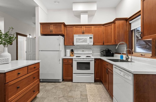 Sun Peaks Apartment | Large One Bedroom Suite - Private Hot Tub!
