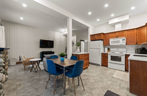 Sun Peaks Apartment | Large One Bedroom Suite - Private Hot Tub!