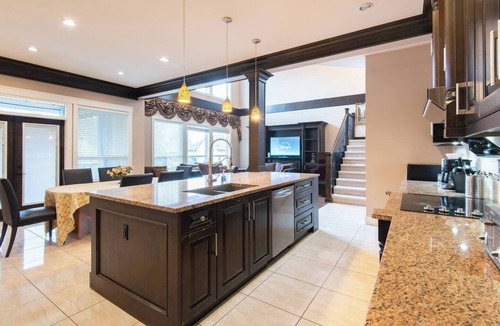 Burke Mountain House | Large & Quiet Main House