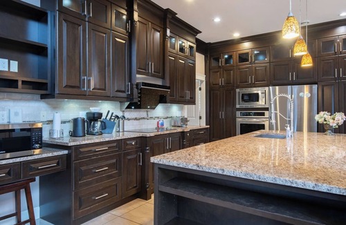Burke Mountain House | Large & Quiet Main House