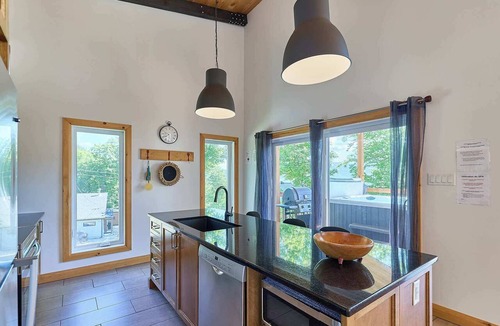 Saint-Philemon Ski Chalet | L’Ascension | 4-Season Spa & Mountain View