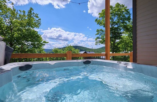 Saint-Philemon Ski Chalet | L’Ascension | 4-Season Spa & Mountain View