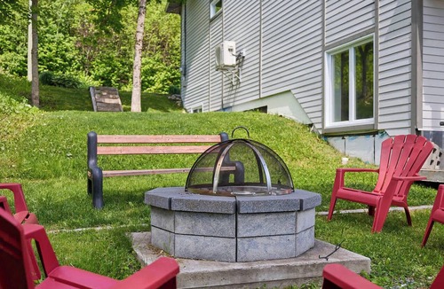 Saint-Philemon Ski Chalet | L’Ascension | 4-Season Spa & Mountain View