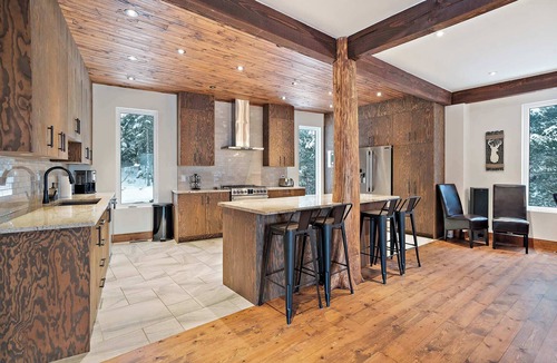 La Minerve Ski Chalet | Lazy Bear Lake House w/Cozy Spa