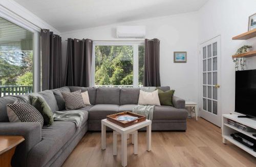 Amherst Ski Chalet | Lazy Lake chalet - Lakeside paddle