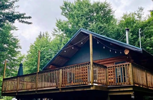 Saint-Gabriel-de-Valcartier Ski Chalet | Le Rondin, Log cabin with spa, 5 min from Valcartier Vacation Village