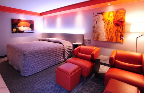 Cote-Des-Neiges—Notre-Dame-De-Grace Hotel | Le Chabrol Hotel & Suites