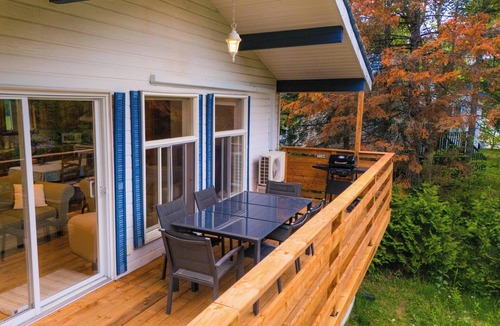 St-Adolphe-d'Howard Ski Chalet | Le Chalet Blanc, lakefront with jacuzzi