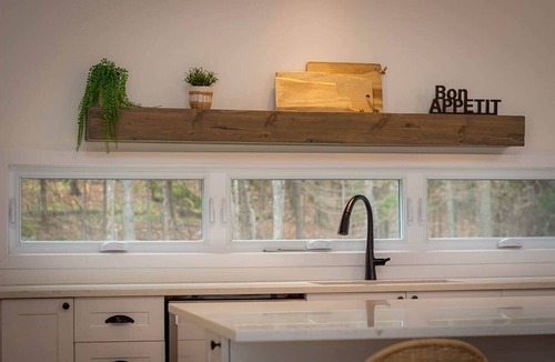 Lac Superieur Village Ski Chalet | Le Cozy – Hot Tub, Beach & Ski Getaway Tremblant