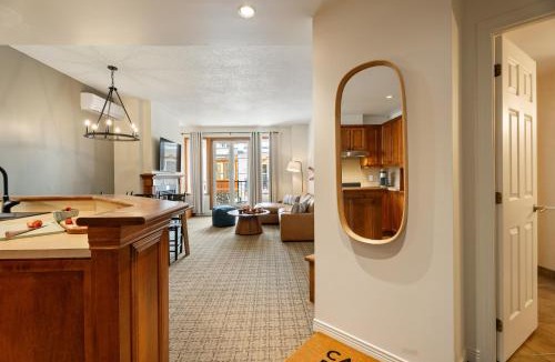 Mont-Tremblant Pedestrian Village Apartment | Le Deslauriers by Rendez-Vous Mont-Tremblant