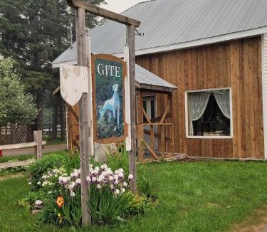 Saint-David-de-Falardeau Bed & Breakfast | Le Gîte Du Gardien Blanc