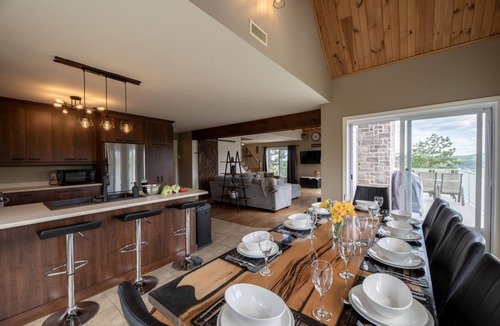 Saint Come Apartment | Le Grand Bonheur with wood-burning fireplace and spa