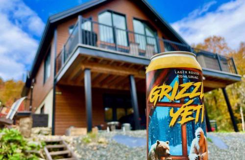 Notre-Dame-Auxiliatrice-de-Buckland Ski Chalet | Le Grizzly - Ski Getaway - Spa - Pool Table