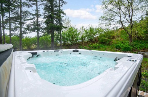 Chertsey House | Le Lake House in Chertsey with spa