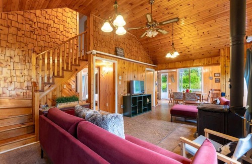 Chertsey House | Le Lake House in Chertsey with spa